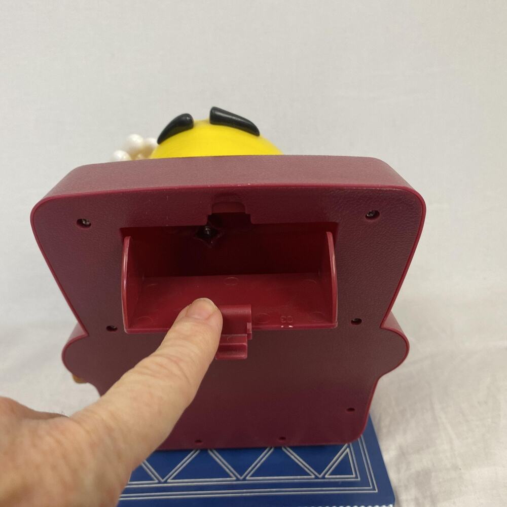 Vintage 1999 M&M's Yellow Candy Dispenser Recliner Chair Remote Couch Potato - Picture 7 of 14